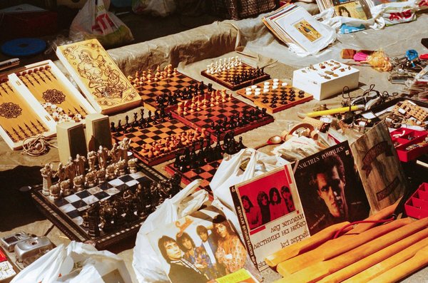 Guide Ultime des Marchés aux Puces en Ardèche : Trouvailles et Ambiance Conviviale