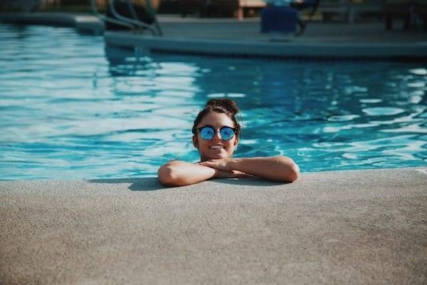 Découvrez les Meilleurs Gîtes de France avec Piscine Extérieure en Ardèche pour un Séjour Inoubliable