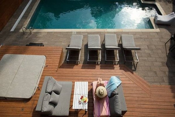 Découvrez les joies du camping 4 étoiles en Aveyron avec piscine : l'évasion idéale pour toute la famille
